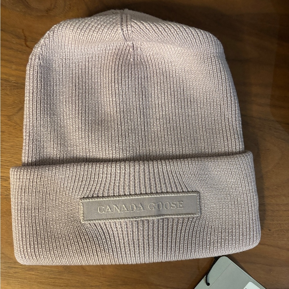 NWT Canada Goose Emblem Beanie Lucent Rose